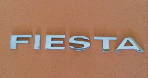 Emblema Ford Fiesta En Metal Pulido Foto 3