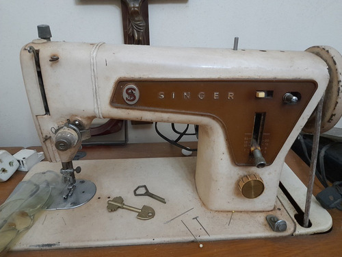 Maquina De Coser Singer Antigua 669 Con Pie De Hierro