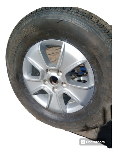 Neumático Bridgestone Dueler  245 70 16