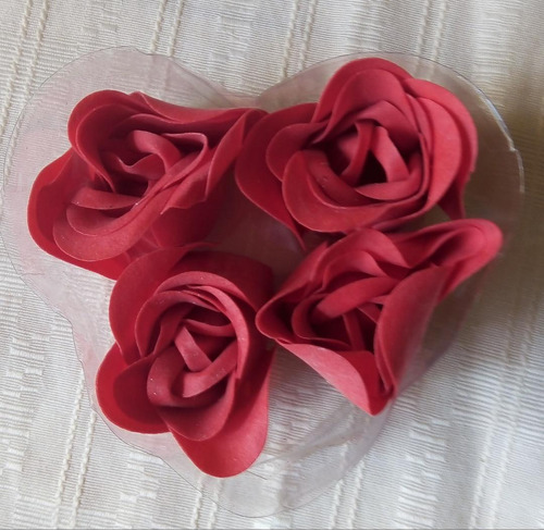 Rosas Artificiales Rojas Sin Tallo En Caja Corazón