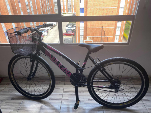 Bicicleta Color Negra Y Rosa