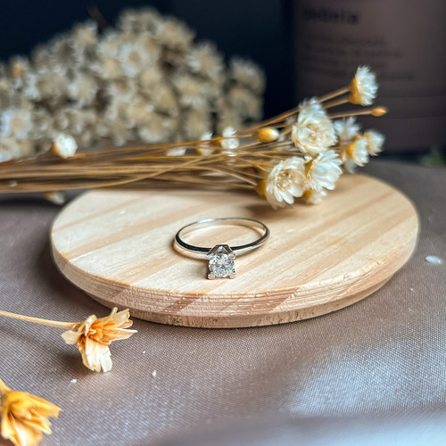 Anel Solitário Ouro Branco Com Diamante De 35 Pontos 