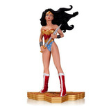 Estátua De Wonder Woman Por Adam Hughes.