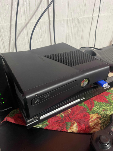 Xbox 360 Slim + Kinect