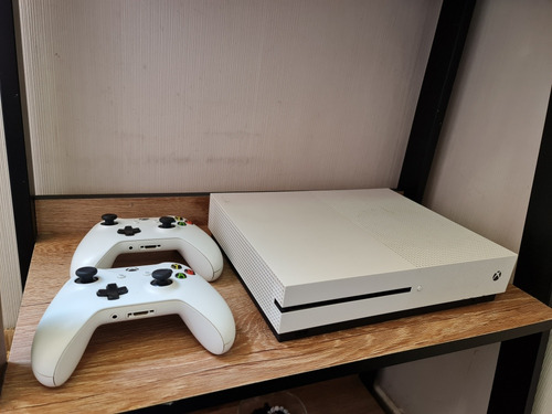 Xbox One S 1tb + 2 Controles Originales