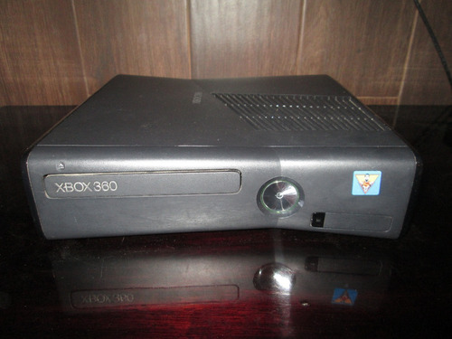 Xbox 360 Kinec, 1 Control, 4 Juegos, 4 Gb + 2 Accesorios