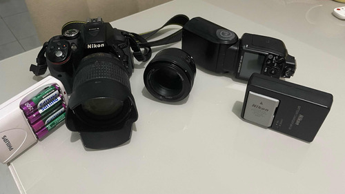 Máquina Fotográfica Nikon 5300 + Flash Nikon D5000