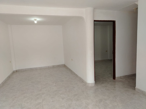 Departamento De Alquiler Mucho Lote 1 , 1 Dormitorio, A Una Cuadra Centro Polifuncional Zumar. Para Una Pareja.!