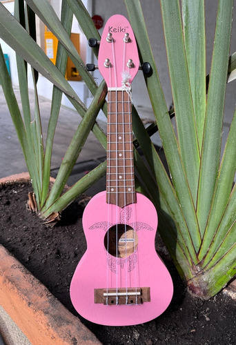 Ukulele Sopranino Acustico Keiki Ortega Guitars Y Plumillas Color Rosa