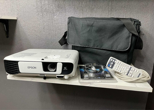 Proyector Epson S41+ 3,000 Lumenes Hdmi + Control Remoto