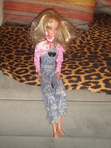 Barbie Articulada Del 94 + Ropa