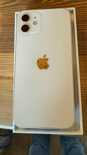 iPhone 12 Blanco Excelente.  .