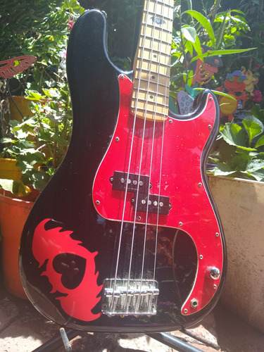 Bajo Squier Fender Pete Wentz Signature Precision + Funda