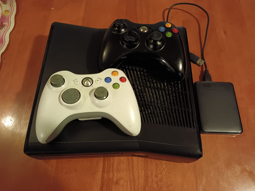 Xbox 360 + 2 Controles Inalámbricos + Disco Duro 1 Tera