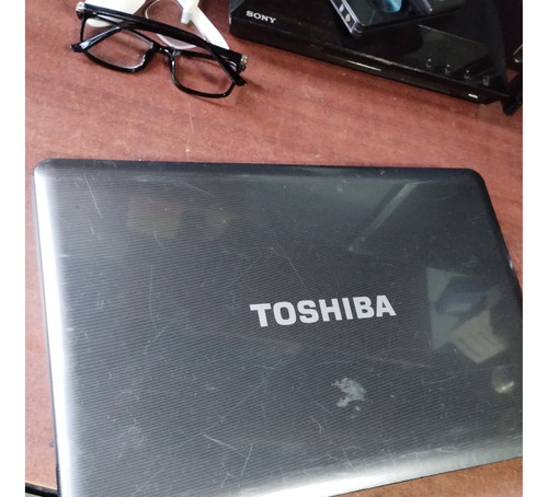 Laptop Toshiba Satellite L505 Funcionando Detalles 