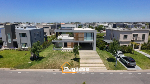 Casa De Diseño En Venta En Ceibos Puertos Con Galeria Y Pileta - Imagen 3