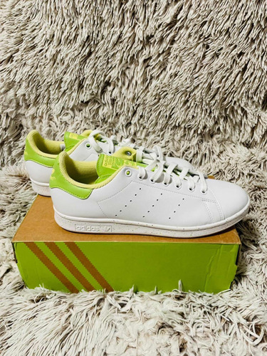 adidas Stan Smith Disney