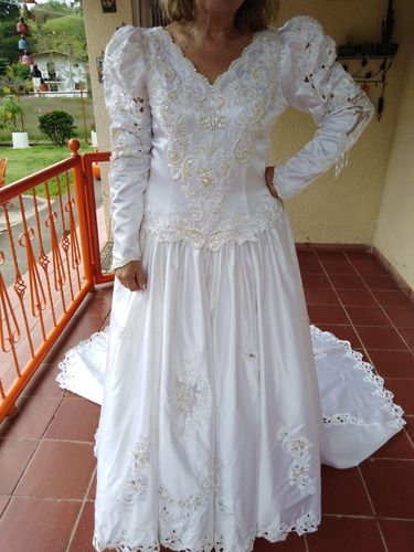 Vestido De Novia Bordado Con Pedrería