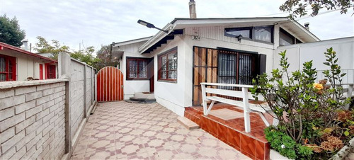 Casa En Venta De 3 Dorm. En Algarrobo