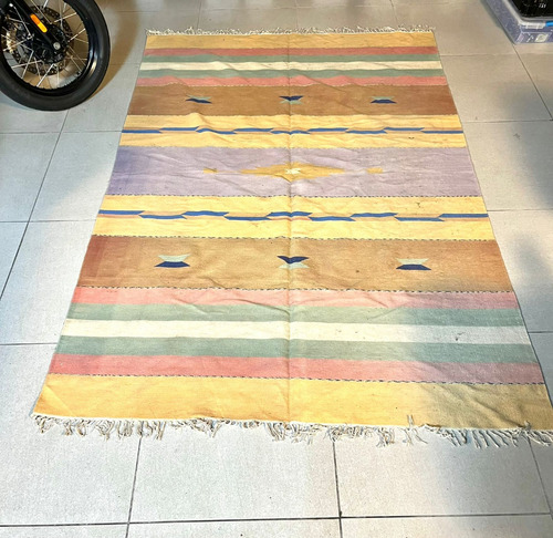 Alfombra    Muy Buen Estado 250 X 165 Cm