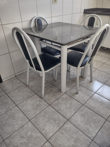 Mesa De Cozinha Branca E Granito Cinza 1,00m2 Com 4 Cadeiras