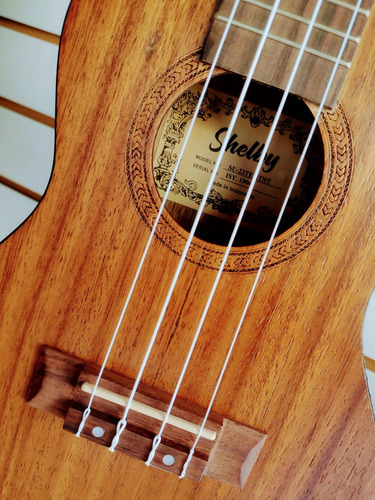 Shelby Su23m Ukulele Concert Com Afinador