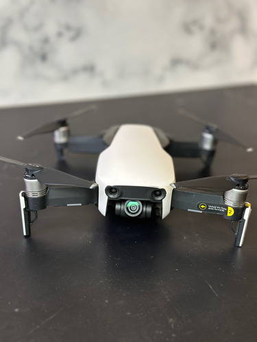 Drone Dji Mavic Air Con Cámara 4k Arctic White 2 Baterías