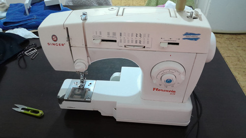 Máquina De Coser Singer Florencia 66 Portable Blanca 220v