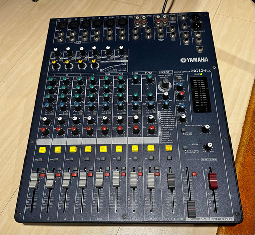 Mesa Mixer Yamaha Mg124cx Com Efeitos - Barato!