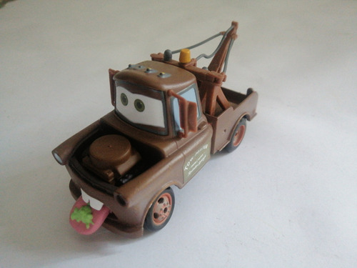 Disney Pixar Cars 2 Mater Mate Lengua Salida Cafe Toy Car