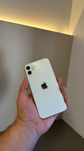 iPhone 11 Branco 64gb - Seminovo