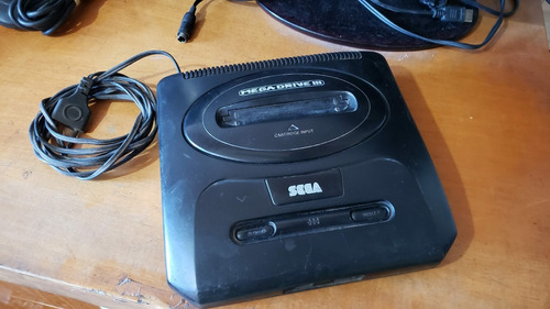 Mega Drive 3 Com  Entrada Pra Sega Cd Só O Console Sem Nada Funcionando Mas Com Power Direto Ligado. K3