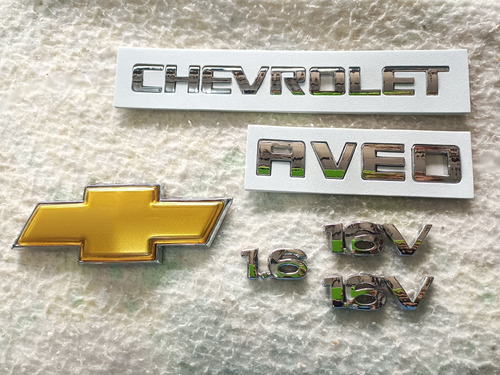 Kit Emblemas Chevrolet Aveo 1.6 Logo Compuerta  Foto 2