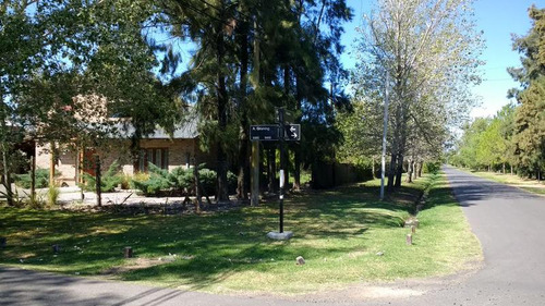 Venta Casa Quinta 3/4 Dormitorios Con Pileta En Rosario - Aldea
