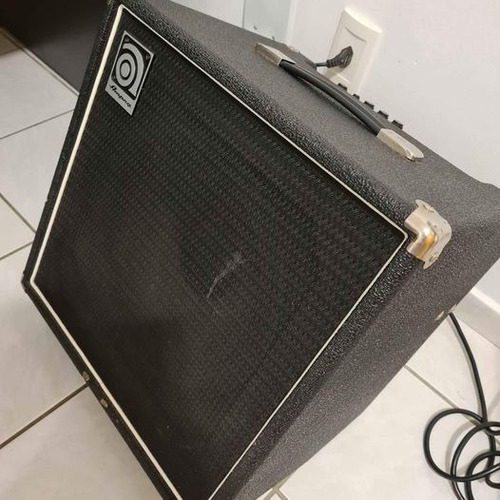 Amplificador Ampeg Ba-112 Para Baixo De 75w Cor Preto 120v