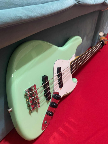 Baixo Fender Jazz Bass Japan Médium Scale.