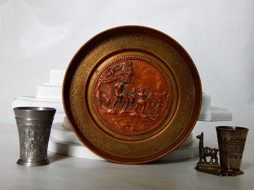 Palillero Antiguo Y Plato De Cobre Y Bronce En Relieve 