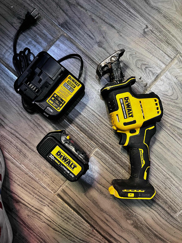 Sierra Sable Dewalt Recargable Dcs369 Incluye Pila Cargador