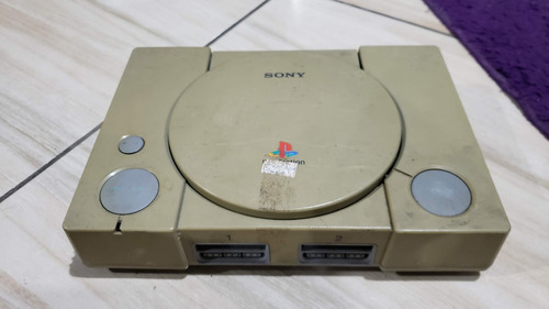 Playstation 1 Fat Só O Aparelho. O Leitor Não Leu Os Jogos. Tá Com Defeito. 659.  M64