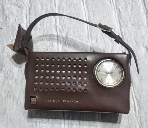Antigua Radio National Panasonic R-121 Japón , Funcionando