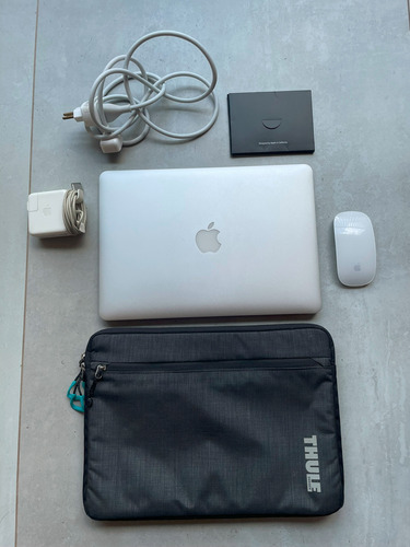 Macbook Air 13  Apple (early 2014)