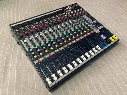 Efx12 Soundcraft Consola Mezcladora 12ch + 32 Efectos