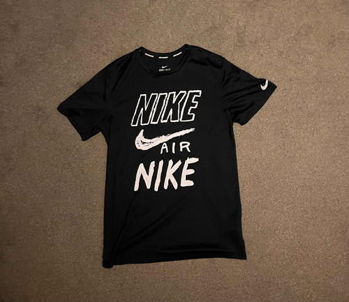 Remera De Entrenamiento Nike