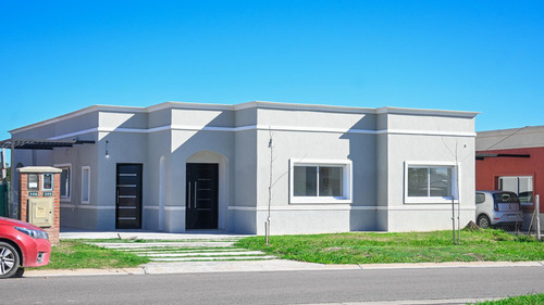 Venta Casa 4 Ambientes Con Patio Y Parrilla - Santa Lucia, Pilar Del Este. - Imagen 2