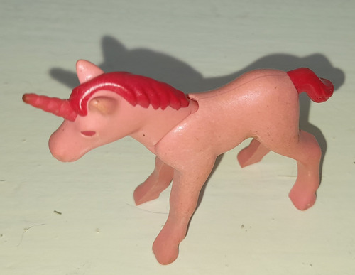 A Playmobil Unicornio Bebé Playlgh