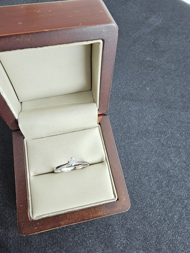 Anillo De Oro Blanco 14k Solitario .1514