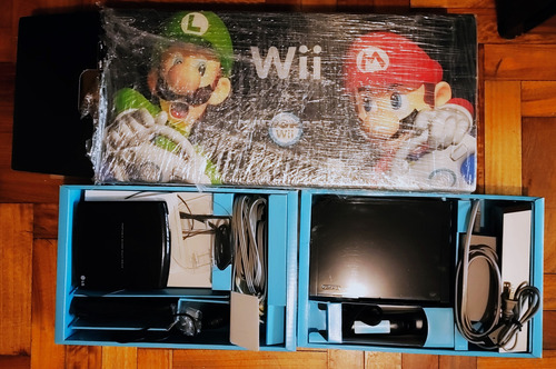 Nintendo Wii 512mb Con 2 Mandos Y 2 Nunchuks + 6 Juegos