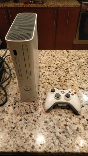 Xbox 360 Blanco Con Un Control Inalámbrico