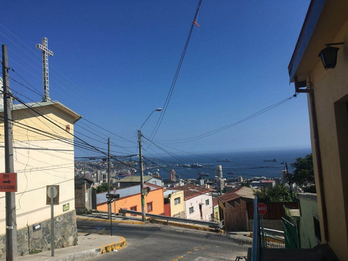 Casa Antigua En Cerro De Valparaiso. La Cruz