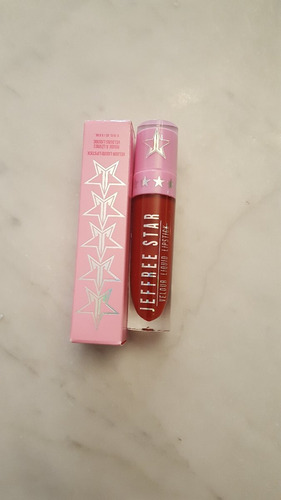 Jeffree Star Cosmetics  Velour Liquid Lipstick  Wifey
